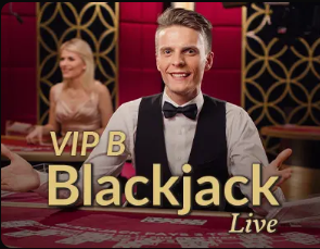 太疼了！巴顿传中击中20岁玄智健下体，后者疼到前滚翻后倒地不起